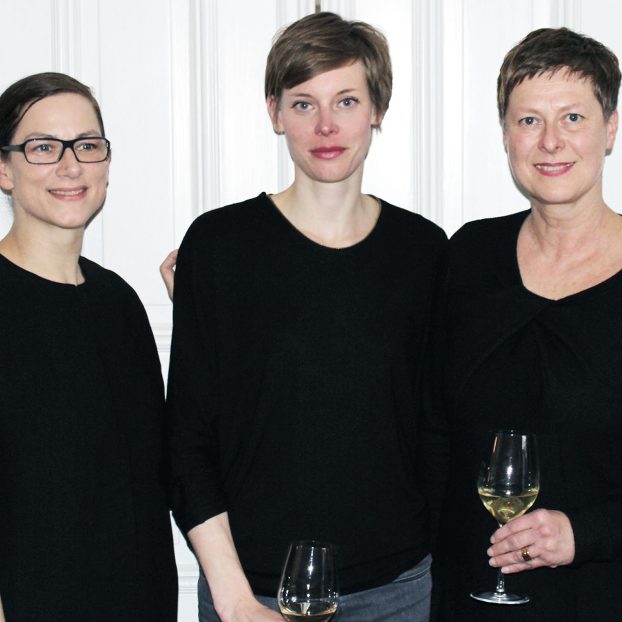 Zum Abschluss noch ein Gruppenfoto von unseren drei Designerinnen; Foto: MKG